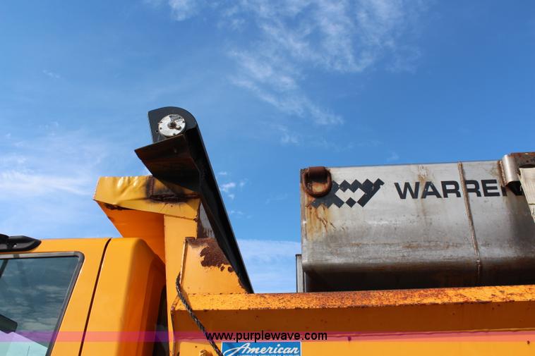 image for item I5865 2004 International 7400 dump truck