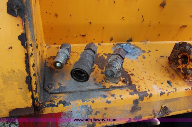 image for item I5865 2004 International 7400 dump truck