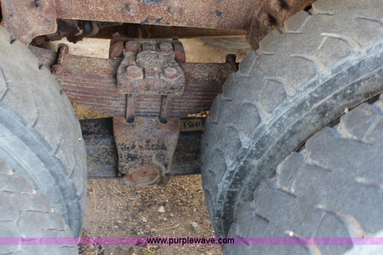 image for item I5865 2004 International 7400 dump truck