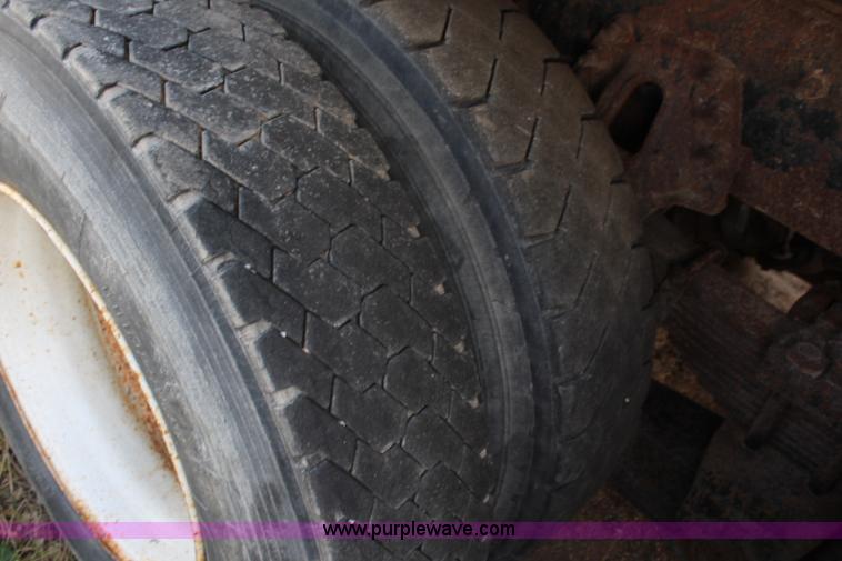 image for item I5865 2004 International 7400 dump truck