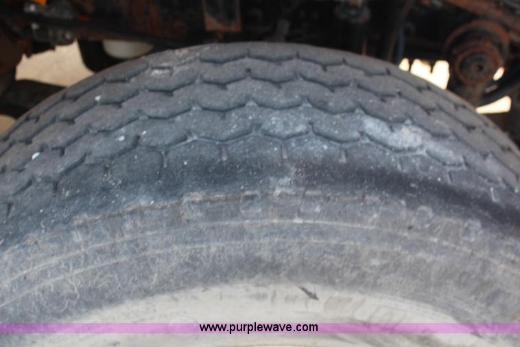 image for item I5865 2004 International 7400 dump truck