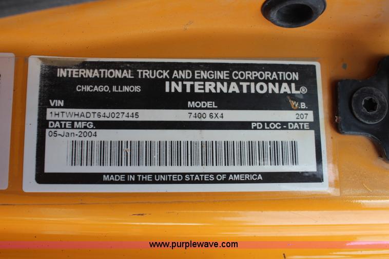 image for item I5865 2004 International 7400 dump truck