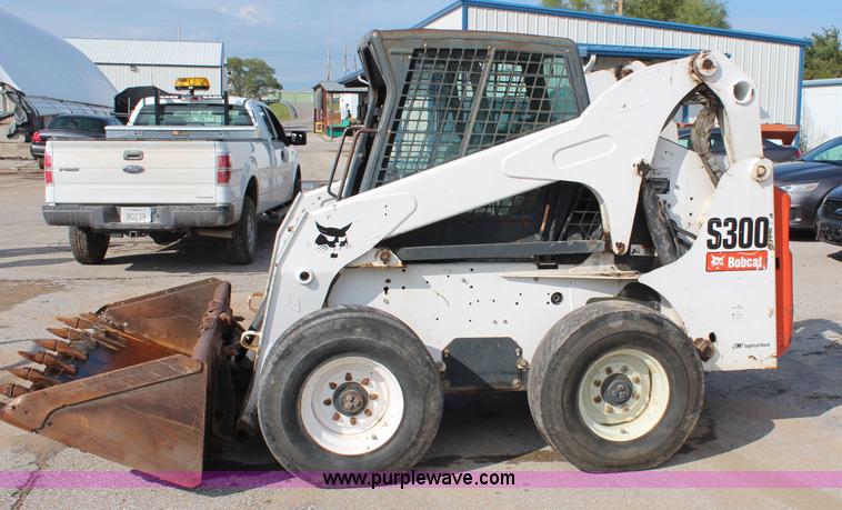 image for item I5866 2007 Bobcat S300 skid steer