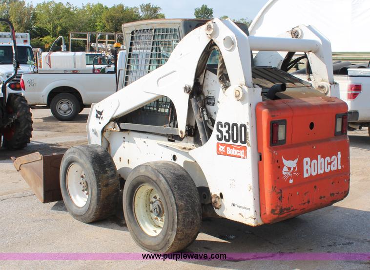 image for item I5866 2007 Bobcat S300 skid steer