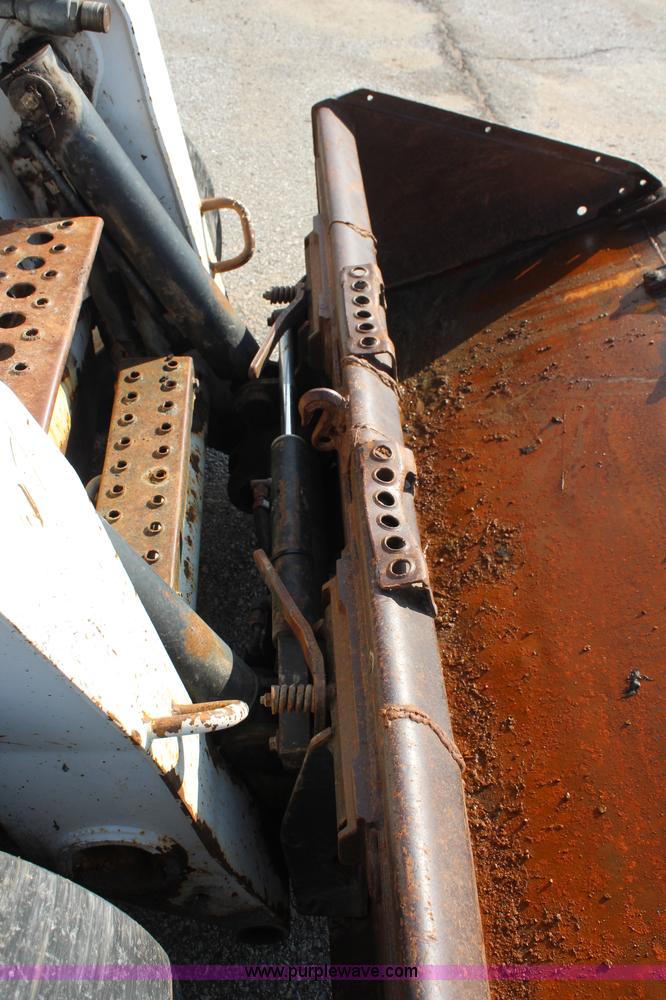 image for item I5866 2007 Bobcat S300 skid steer