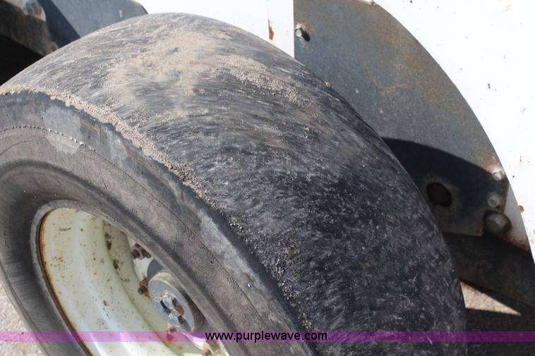 image for item I5866 2007 Bobcat S300 skid steer