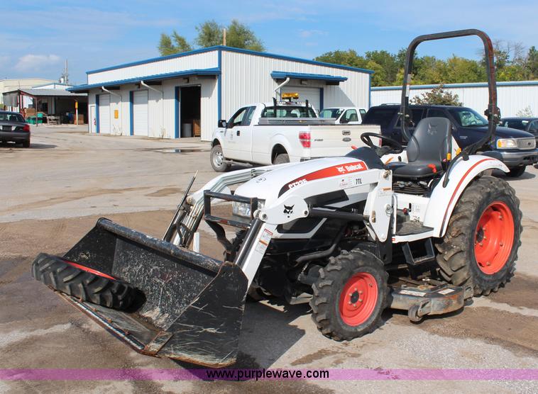image for item I5867 2009 Bobcat CT235 MFWD tractor