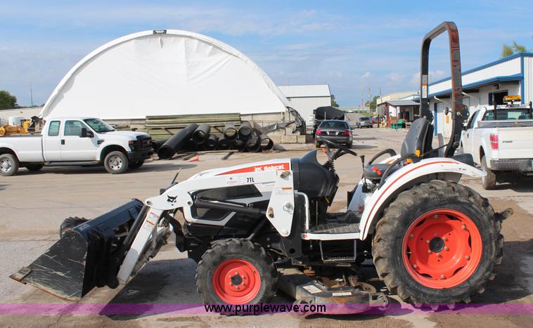 image for item I5867 2009 Bobcat CT235 MFWD tractor