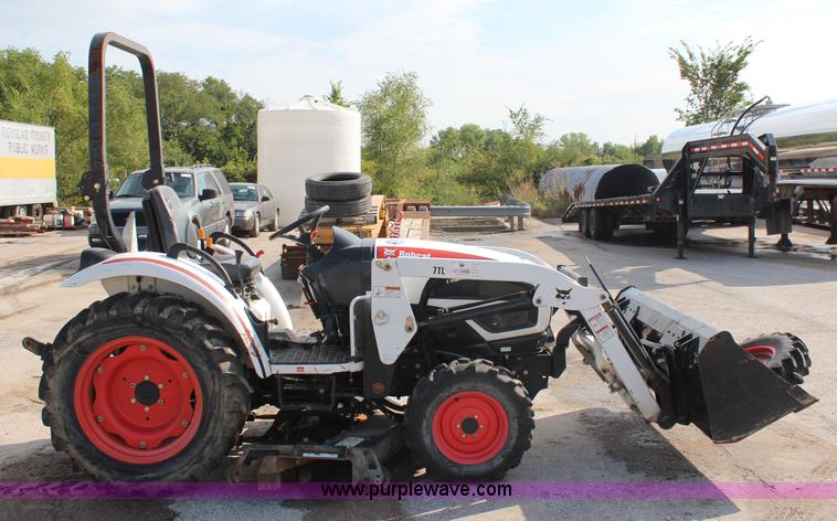 image for item I5867 2009 Bobcat CT235 MFWD tractor
