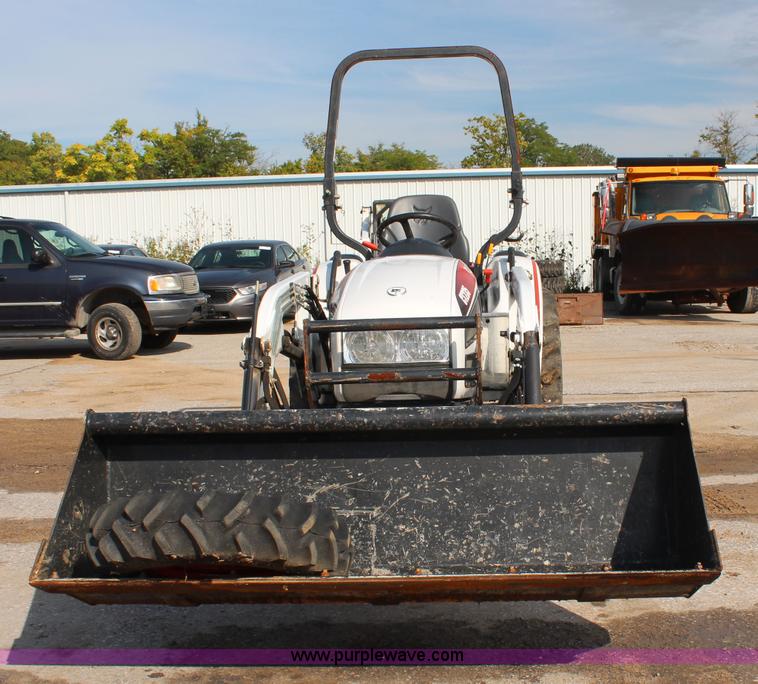 image for item I5867 2009 Bobcat CT235 MFWD tractor