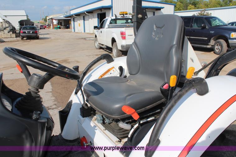 image for item I5867 2009 Bobcat CT235 MFWD tractor