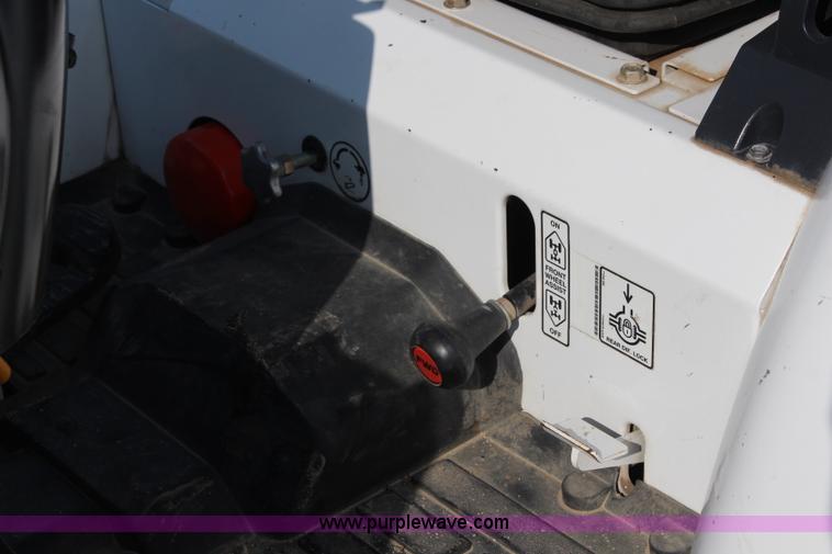 image for item I5867 2009 Bobcat CT235 MFWD tractor