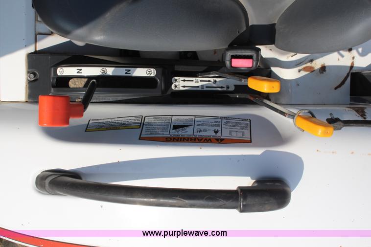 image for item I5867 2009 Bobcat CT235 MFWD tractor