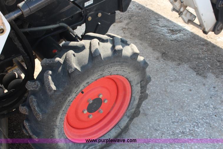 image for item I5867 2009 Bobcat CT235 MFWD tractor