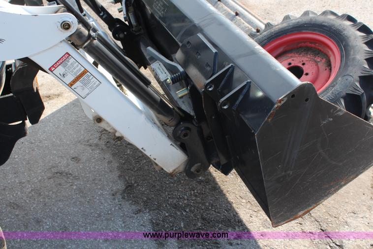 image for item I5867 2009 Bobcat CT235 MFWD tractor