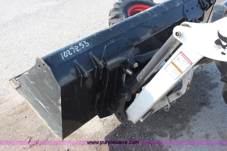 image for item I5867 2009 Bobcat CT235 MFWD tractor