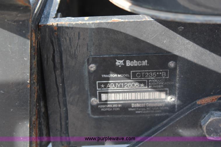 image for item I5867 2009 Bobcat CT235 MFWD tractor