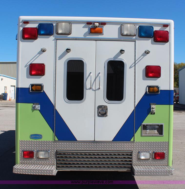 image for item I5883 1998 Freightliner FL60 ambulance