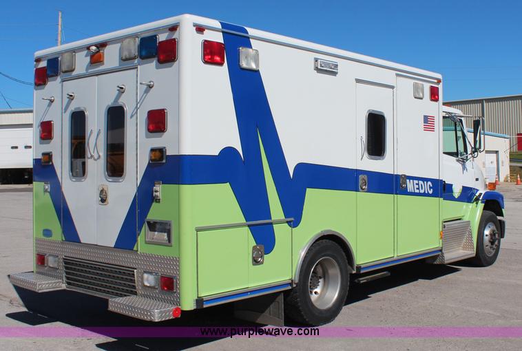 image for item I5883 1998 Freightliner FL60 ambulance
