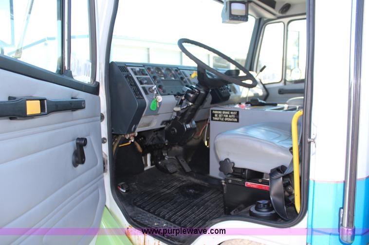 image for item I5883 1998 Freightliner FL60 ambulance