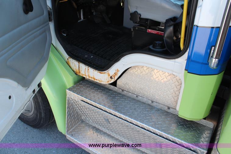 image for item I5883 1998 Freightliner FL60 ambulance