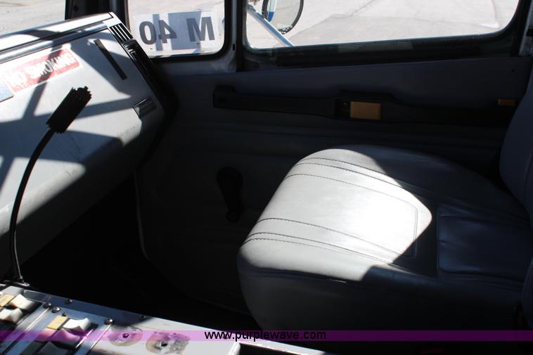 image for item I5883 1998 Freightliner FL60 ambulance