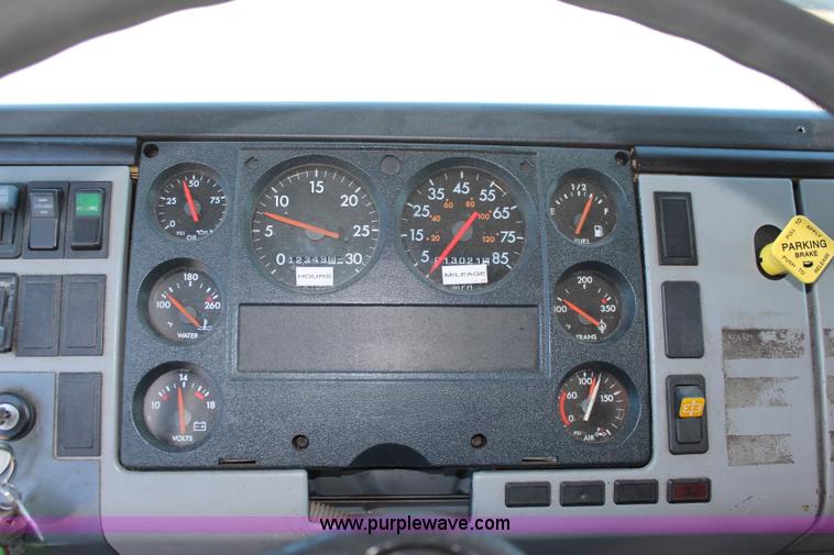image for item I5883 1998 Freightliner FL60 ambulance