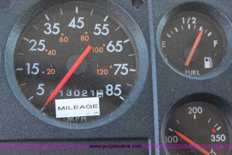 image for item I5883 1998 Freightliner FL60 ambulance