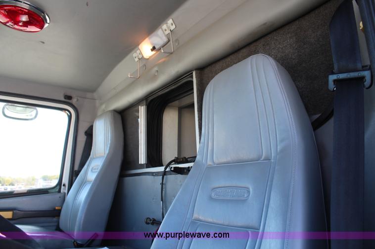 image for item I5883 1998 Freightliner FL60 ambulance