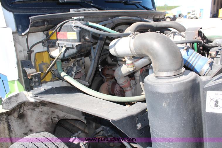 image for item I5883 1998 Freightliner FL60 ambulance