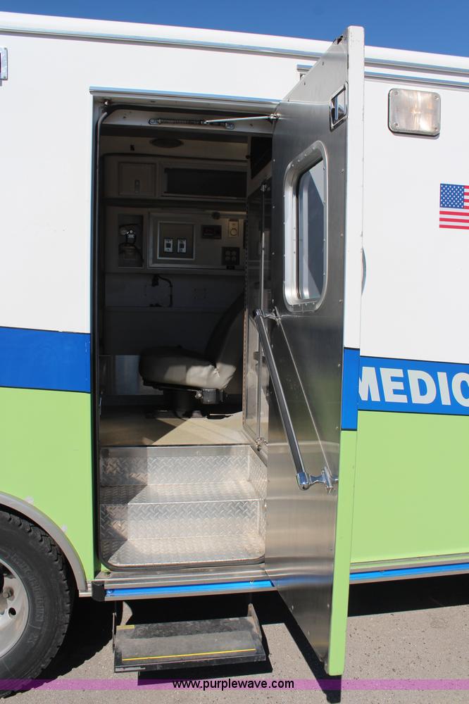 image for item I5883 1998 Freightliner FL60 ambulance