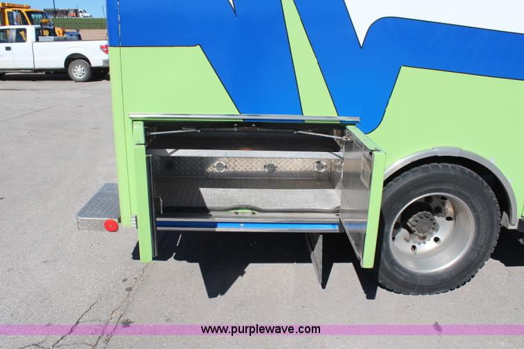 image for item I5883 1998 Freightliner FL60 ambulance