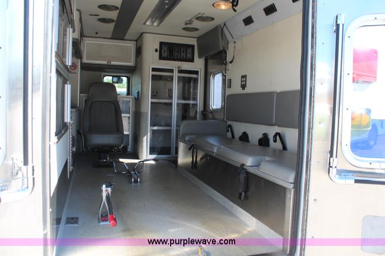 image for item I5883 1998 Freightliner FL60 ambulance