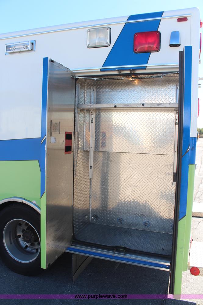 image for item I5883 1998 Freightliner FL60 ambulance