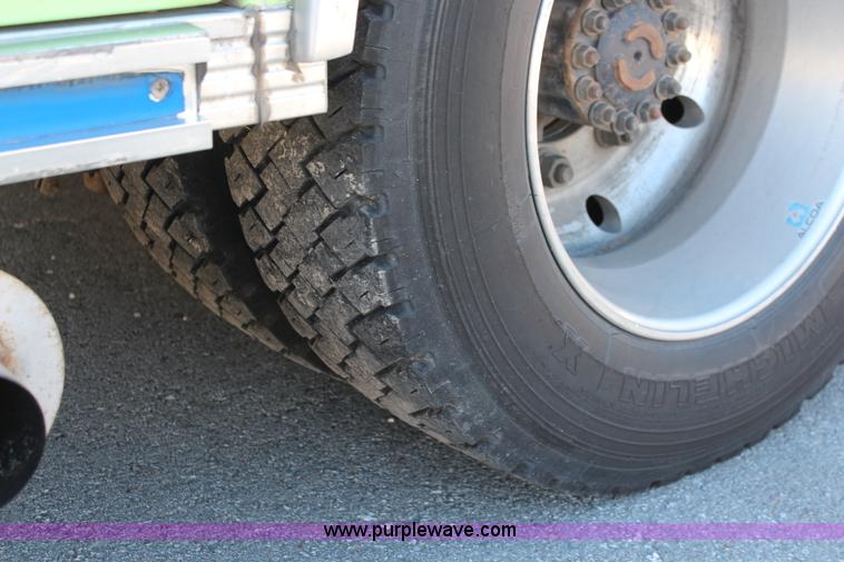 image for item I5883 1998 Freightliner FL60 ambulance