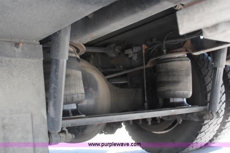 image for item I5883 1998 Freightliner FL60 ambulance