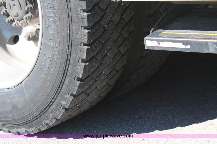 image for item I5883 1998 Freightliner FL60 ambulance