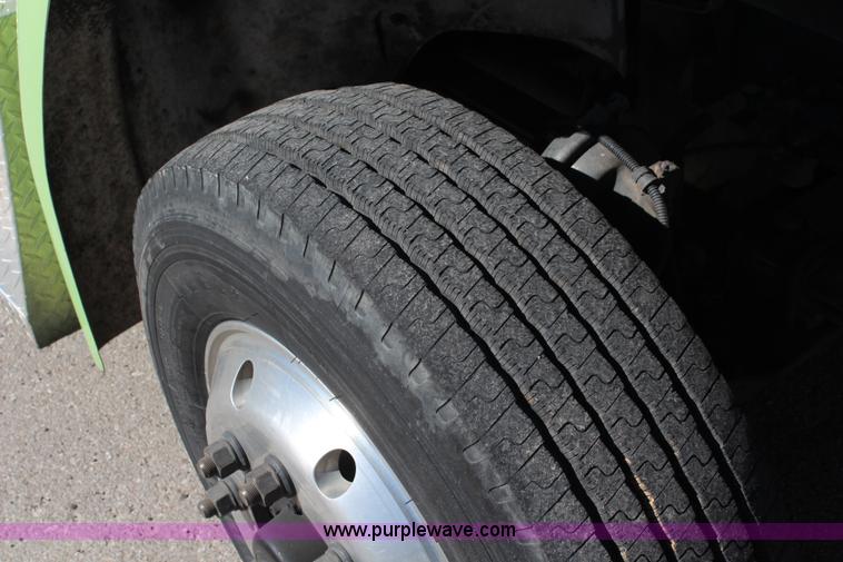 image for item I5883 1998 Freightliner FL60 ambulance