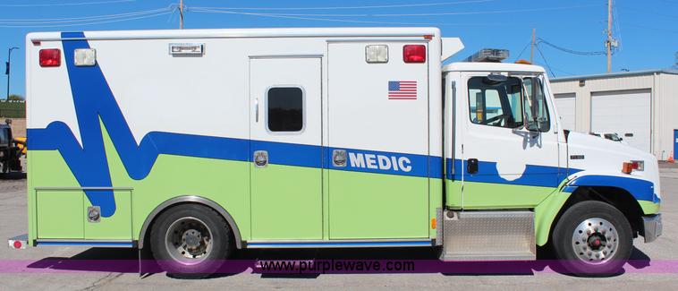 image for item I5884 2000 Freightliner FL60 ambulance