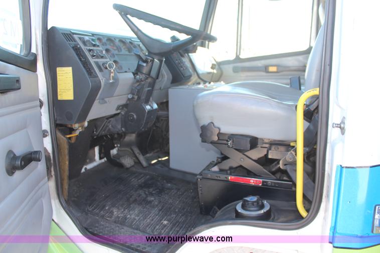 image for item I5884 2000 Freightliner FL60 ambulance