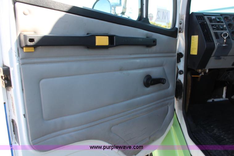 image for item I5884 2000 Freightliner FL60 ambulance