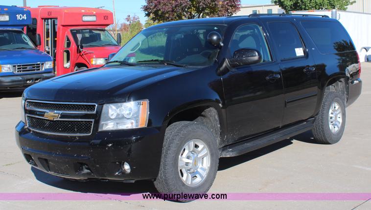 image for item I5885 2009 Chevrolet Suburban 2500 LT SUV