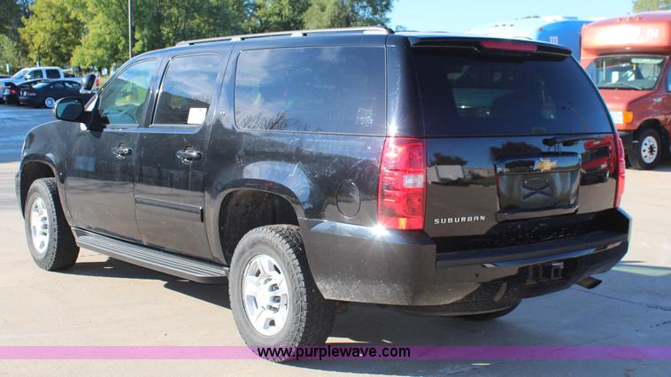 image for item I5885 2009 Chevrolet Suburban 2500 LT SUV