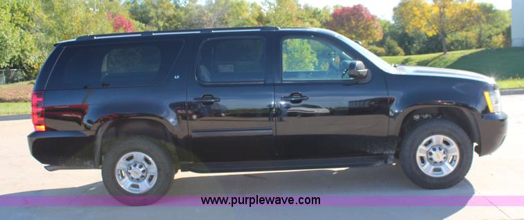 image for item I5885 2009 Chevrolet Suburban 2500 LT SUV