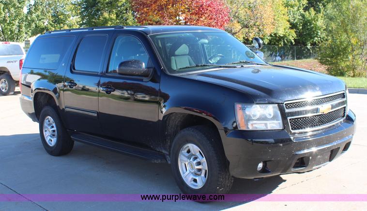image for item I5885 2009 Chevrolet Suburban 2500 LT SUV