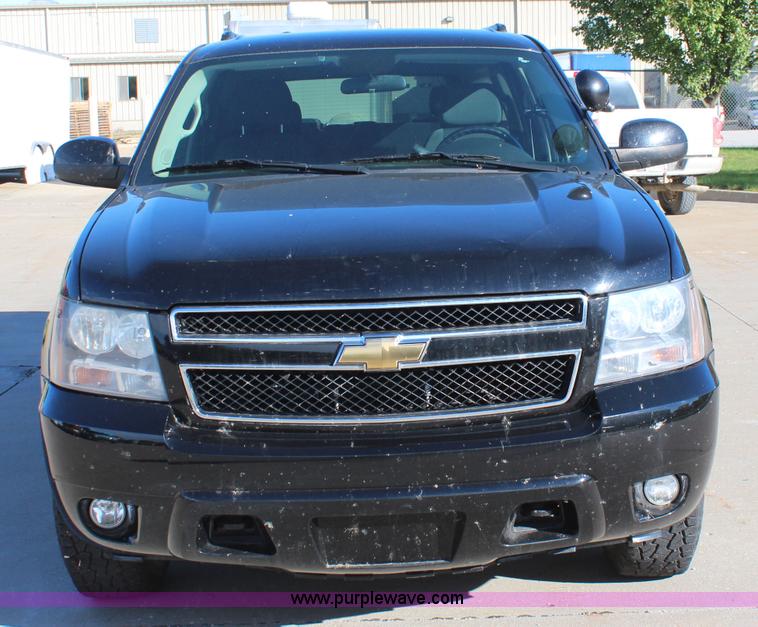 image for item I5885 2009 Chevrolet Suburban 2500 LT SUV