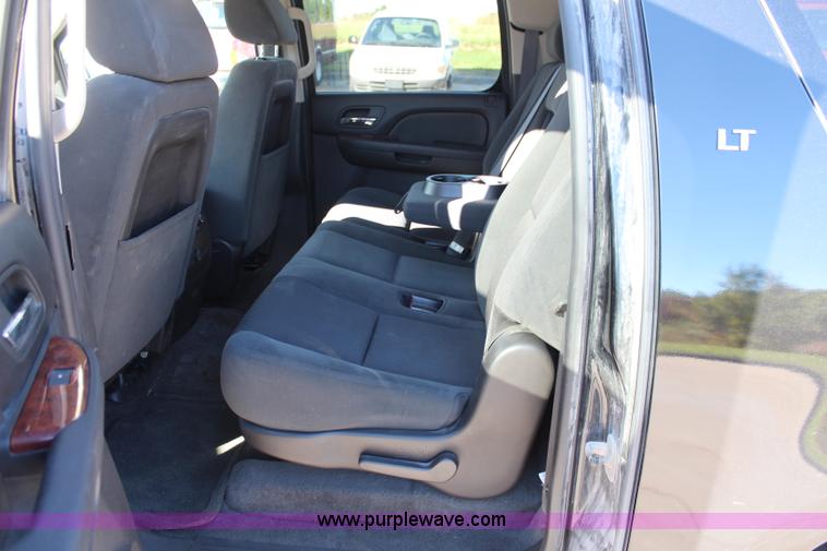 image for item I5885 2009 Chevrolet Suburban 2500 LT SUV