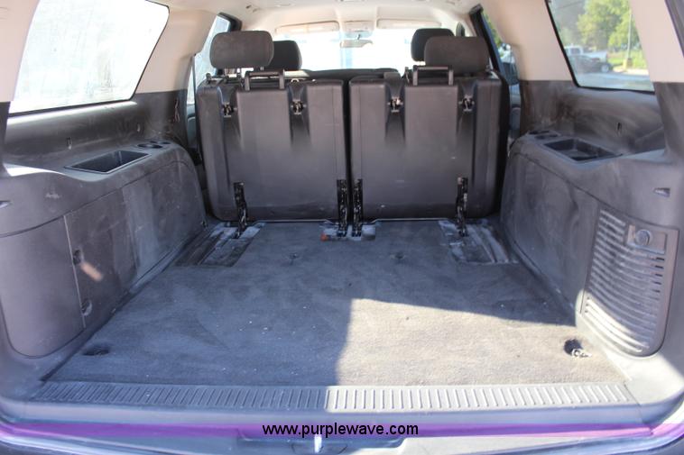 image for item I5885 2009 Chevrolet Suburban 2500 LT SUV
