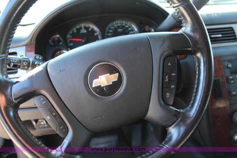image for item I5885 2009 Chevrolet Suburban 2500 LT SUV