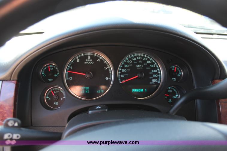 image for item I5885 2009 Chevrolet Suburban 2500 LT SUV